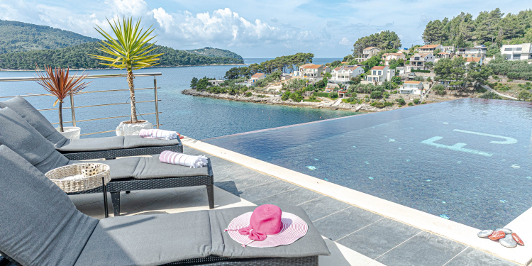 Villa Franka with pool and sea view