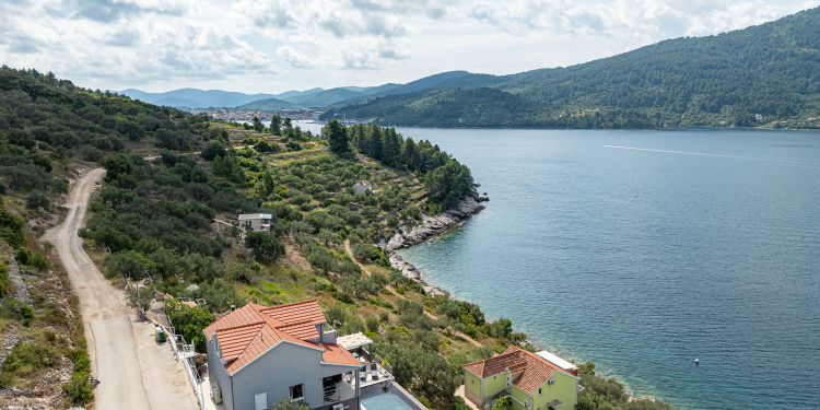 Villa Franka with pool and sea view