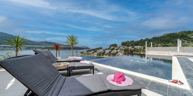 Villa Franka with pool and sea view