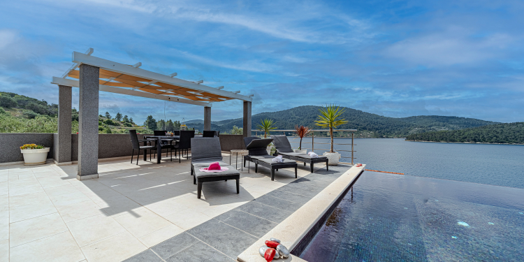 Villa Franka with pool and sea view