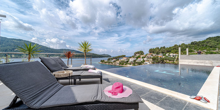 Villa Franka with pool and sea view