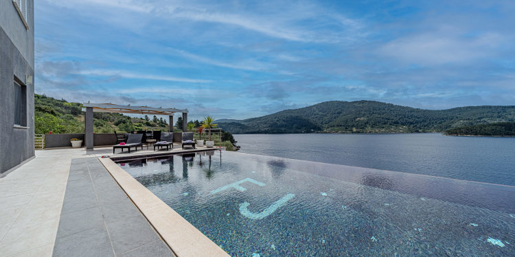 Villa Franka with pool and sea view